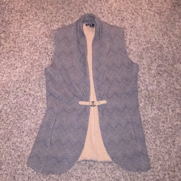 Jackets & Blazers - Gray/tan patterned vest with pockets